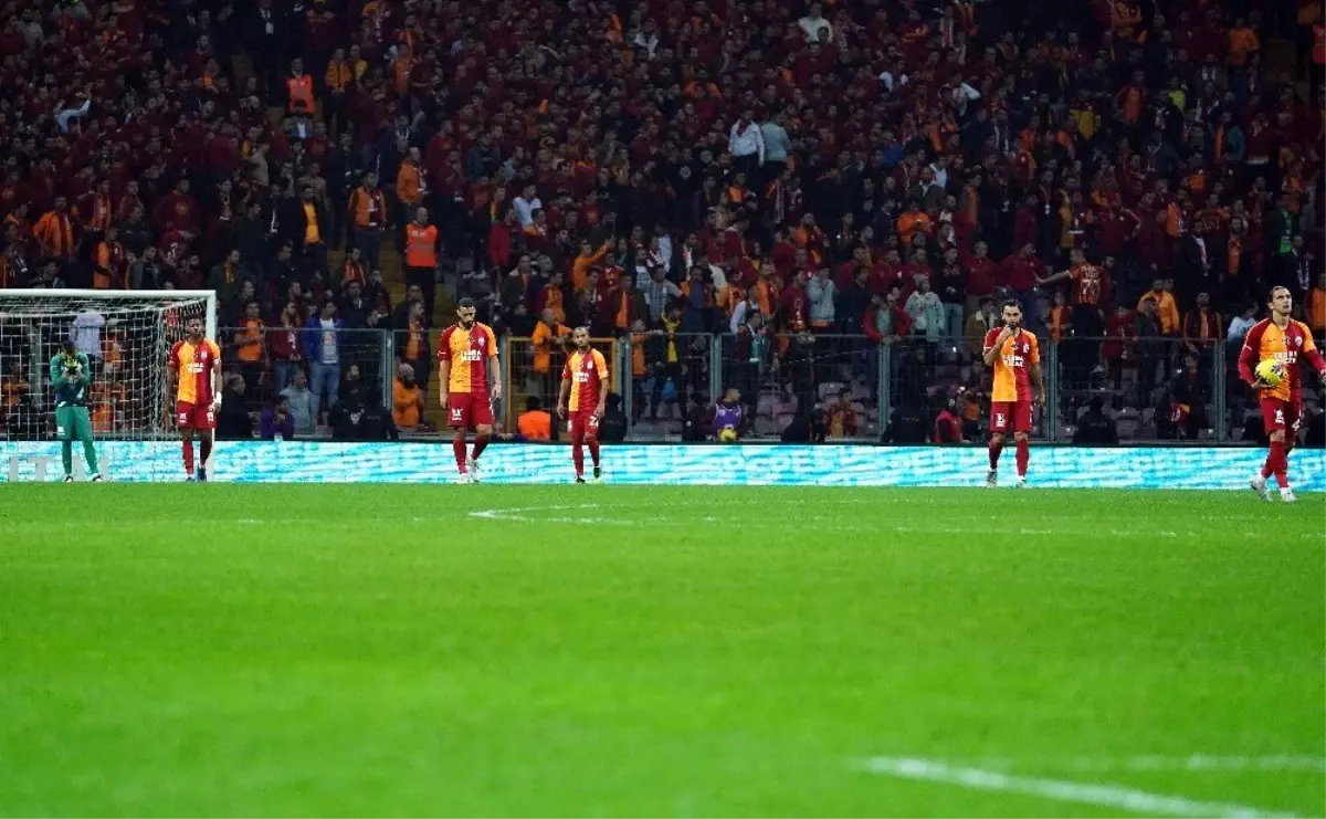 Galatasaray tarafından takımına tepki, Ankaragücü\'ne alkış