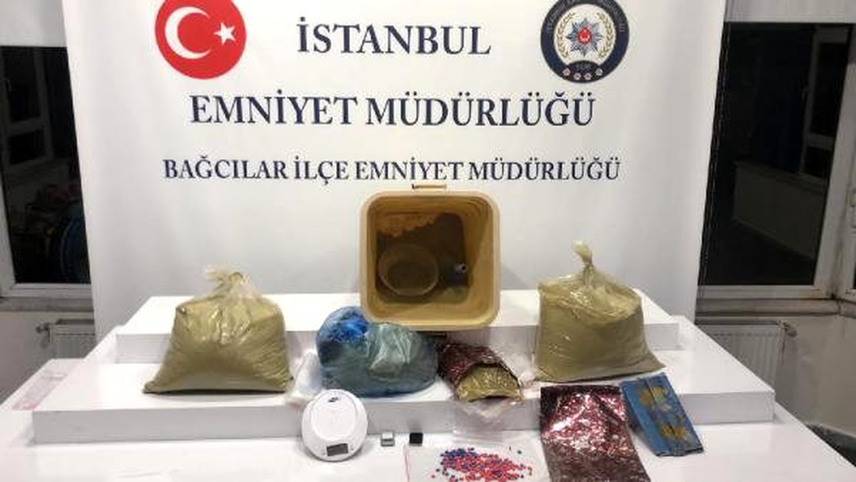 Hediye paketlerinden uyuşturucu çıktı
