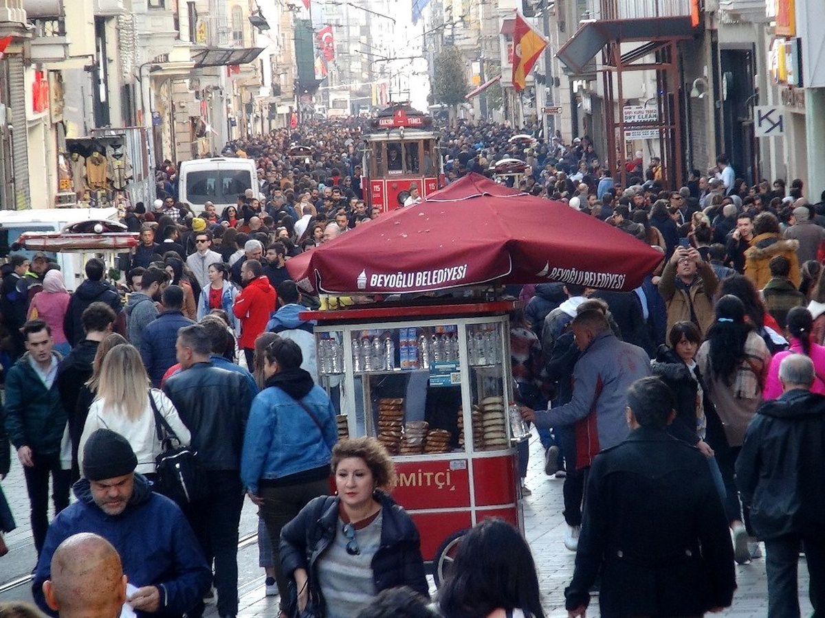 İstanbul\'da kış ortasında şaşırtan hava