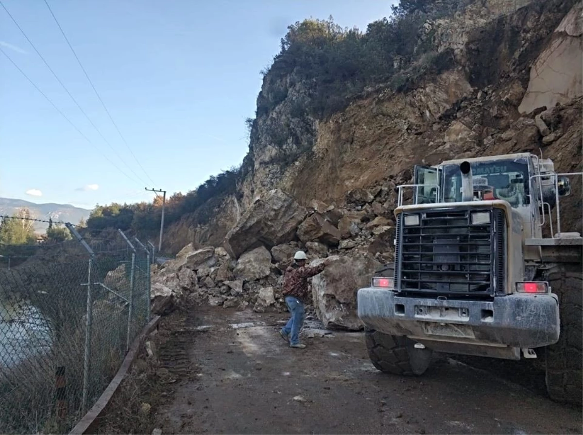 Kaymakam Yavuz, heyelan bölgesinde inceleme yaptı