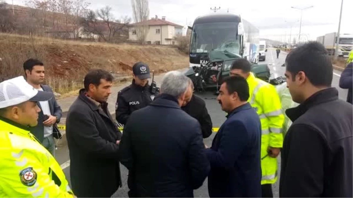 Kırşehir\'de yolcu otobüsü ile otomobil çarpıştı: 3 ölü, 1 yaralı (2)