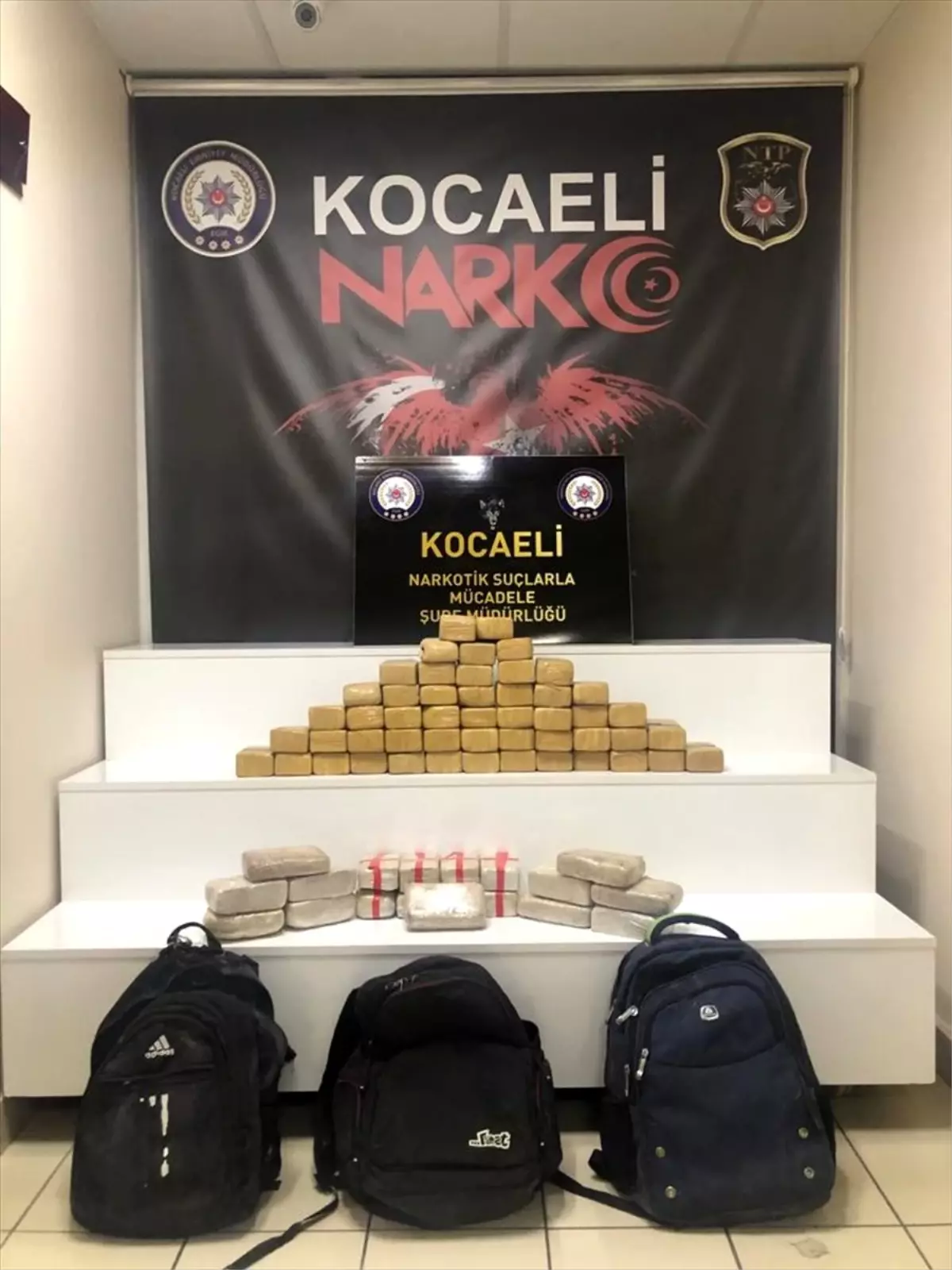 Kocaeli\'de aracında 35 kilo 785 gram eroin ele geçirilen şüpheli tutuklandı