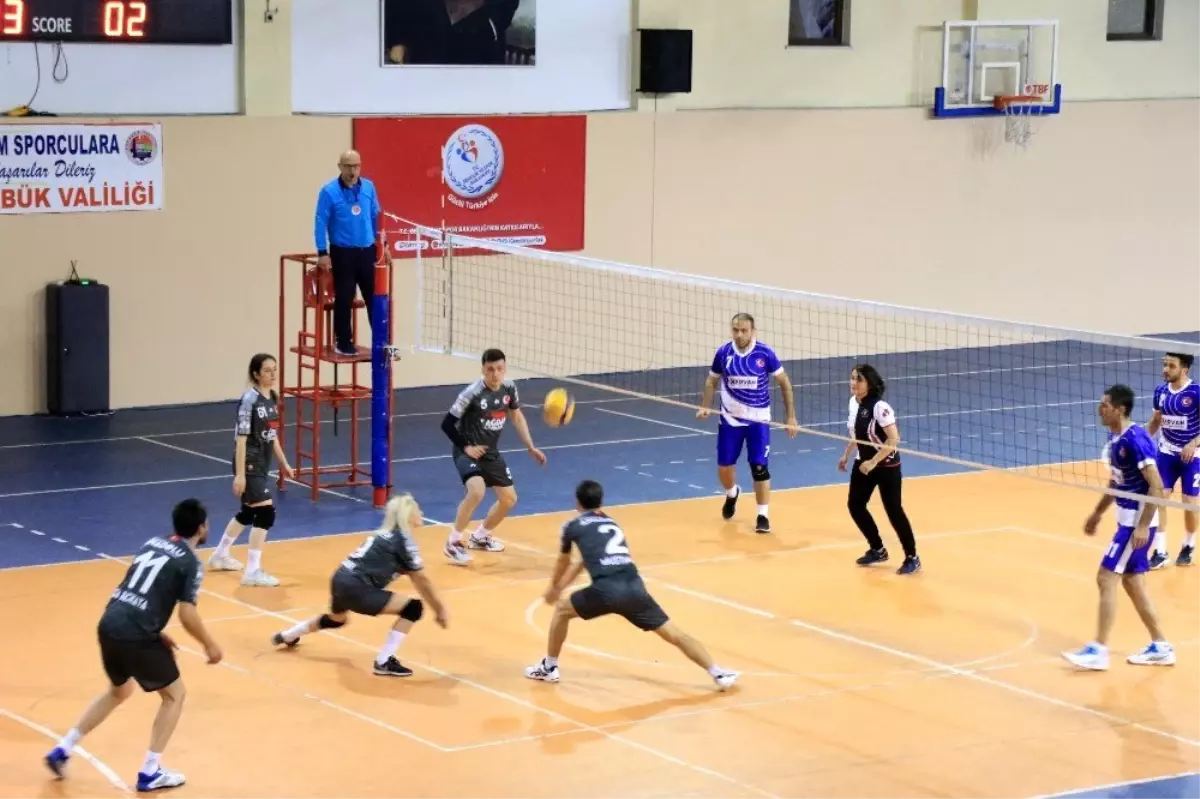 Kurumlar arası Voleybol turnuvası büyük ilgi görüyor