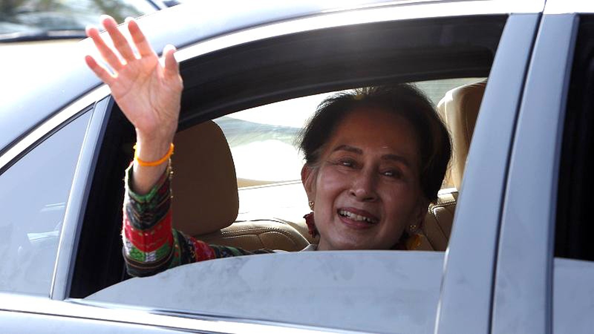 Müslümanlara yönelik soykırımı inkar eden Myanmar lideri Suu Kyi\'ye ülkesinde görkemli karşılama