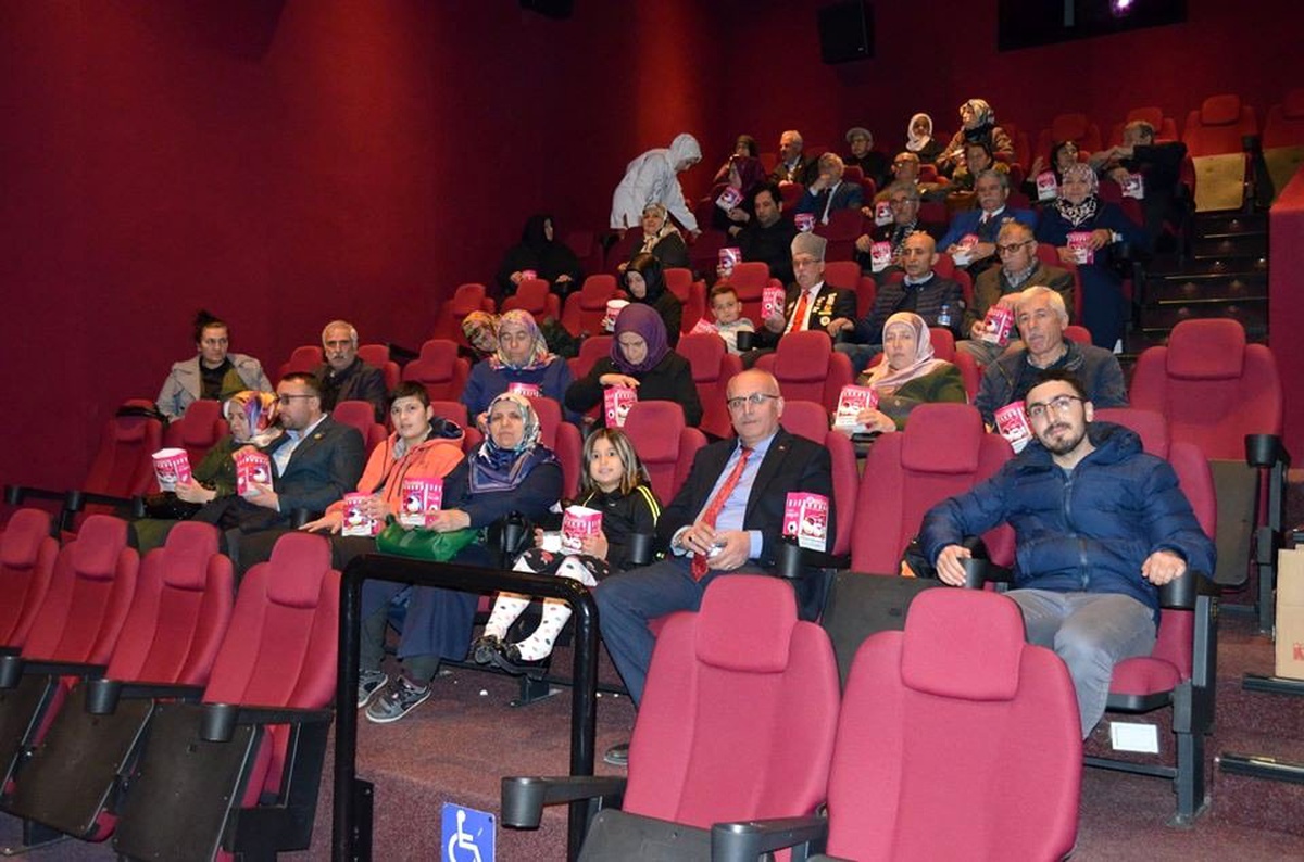 Niksarlı şehit yakınları ve gaziler, "Cep Herkülü" filmini izledi