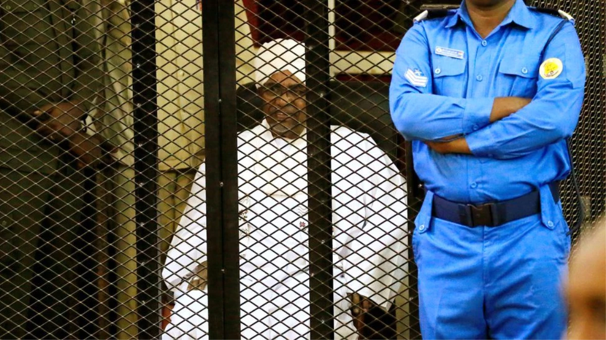 Ömer el Beşir: Sudan\'ın eski lideri yolsuzluktan hüküm giydi