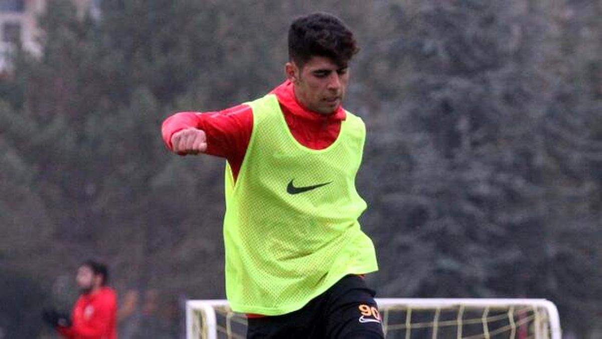 Profesyonel oldu, ilk Süper Lig maçına çıkmaya hazırlanıyor! Kayserispor\'dan Taner Gümüş...