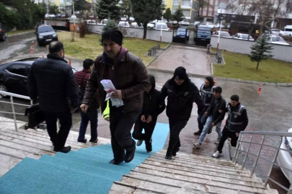 Sosyal medya üzerinden uyuşturucu satan kardeşler tutuklandı