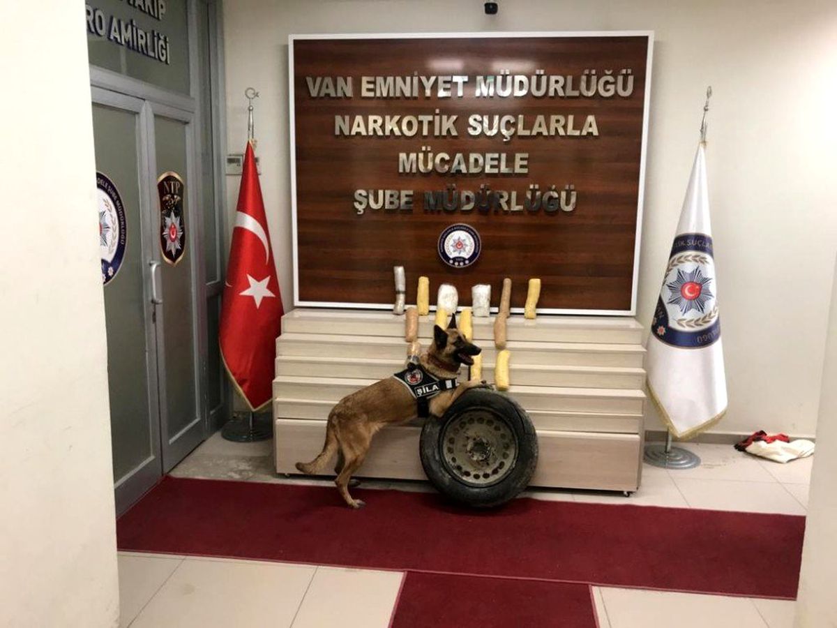 Stepne lastiği içerisine gizlenen uyuşturucu Şila\'ya takıldı