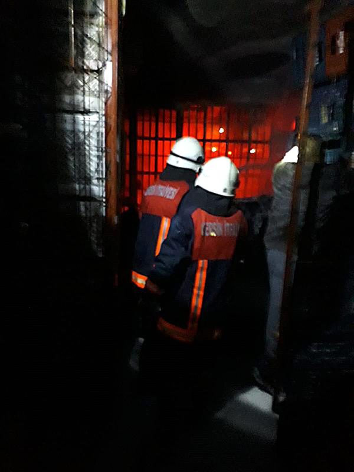 Tarsus Hali\'nde yangın: 4 işyeri küle döndü