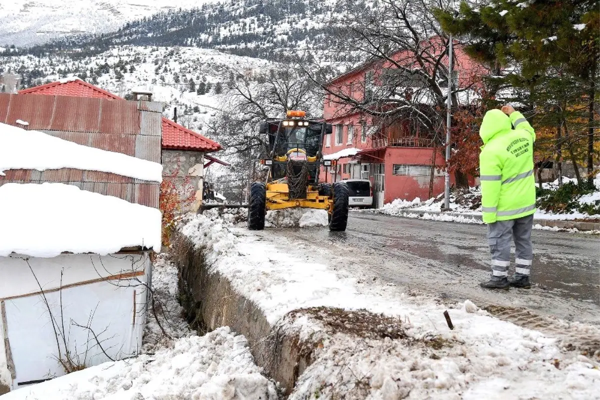 Toroslara mevsimin ilk karı düştü