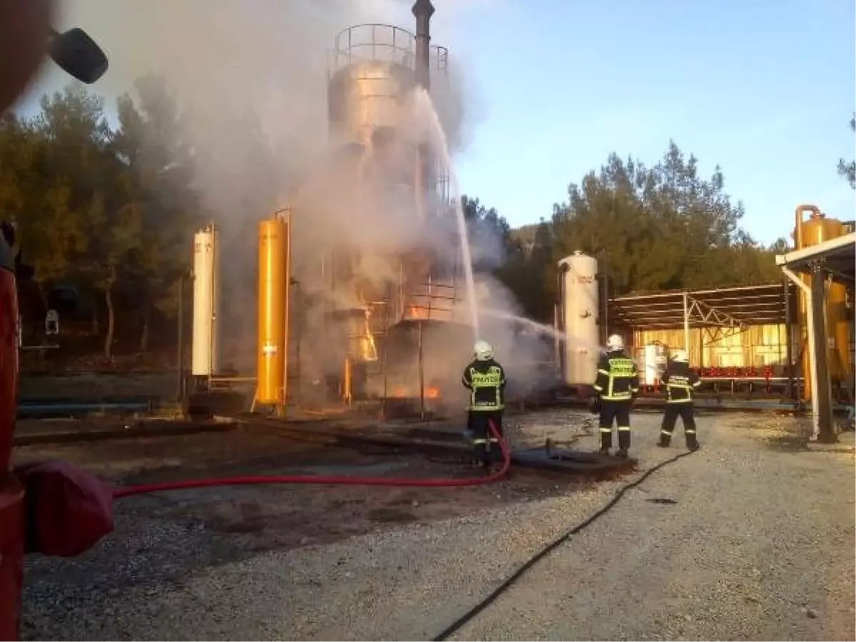 Adıyaman\'da petrol tankındaki yangın korkuya neden oldu