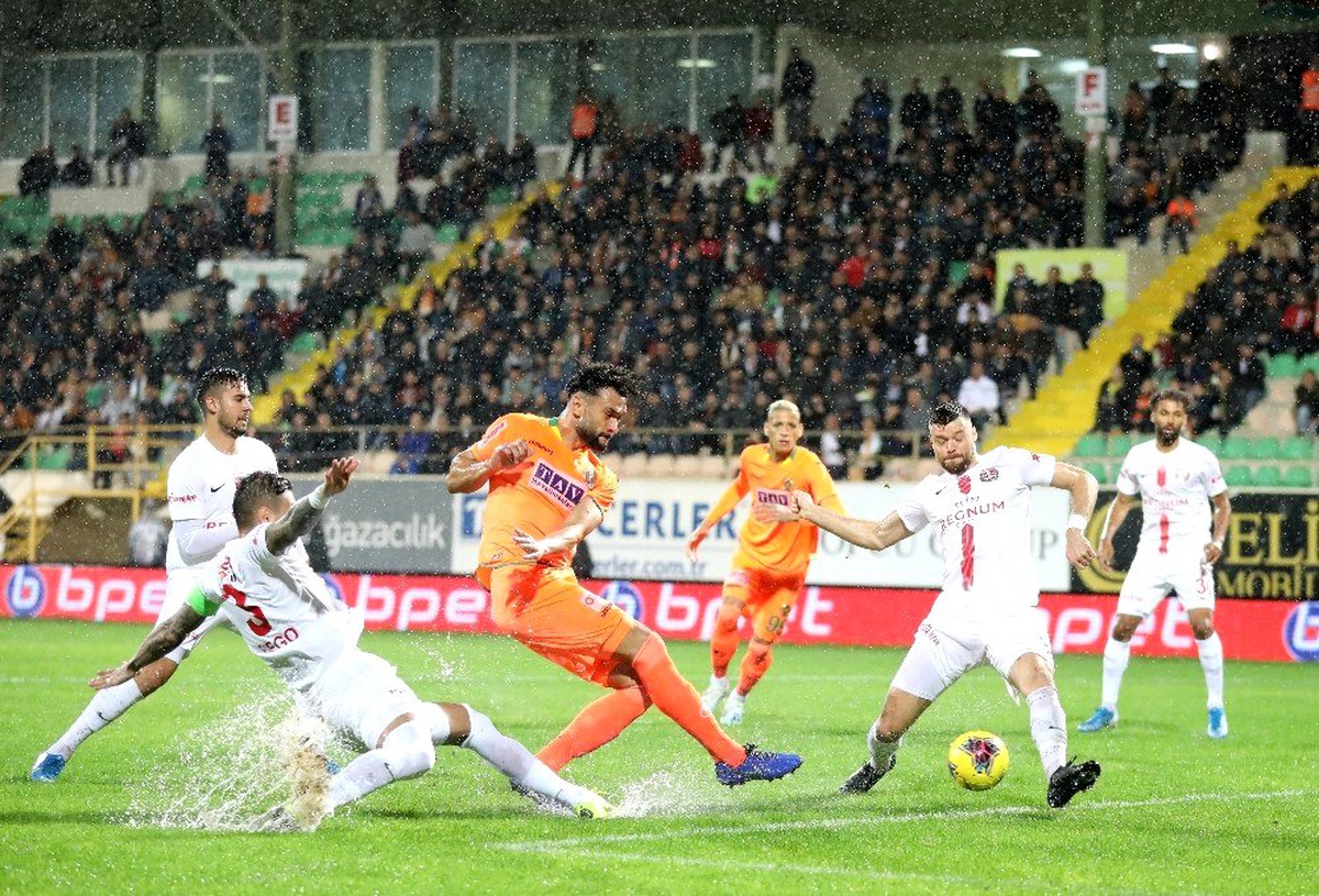Antalyaspor\'da 8 haftalık 3 puan hasreti