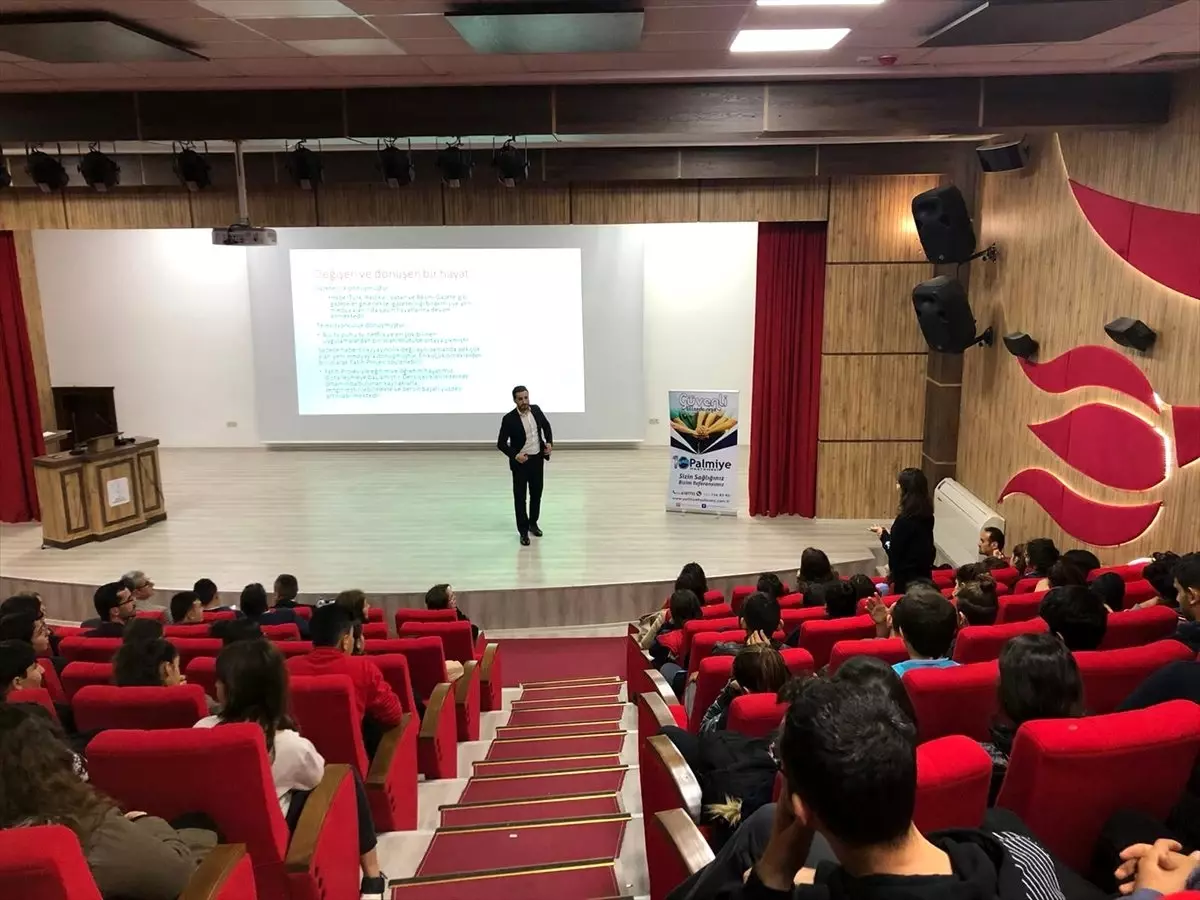 Arsuz\'da öğrencilere sosyal medya semineri