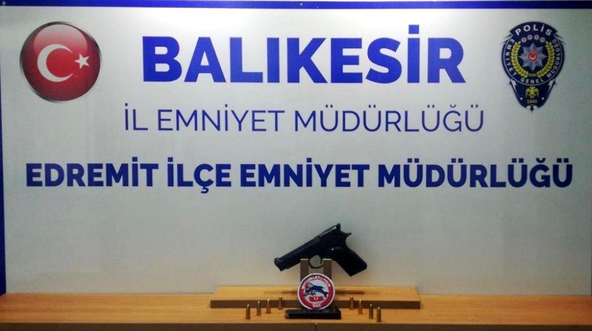 Balıkesir\'de polis 8 silah ele geçirdi