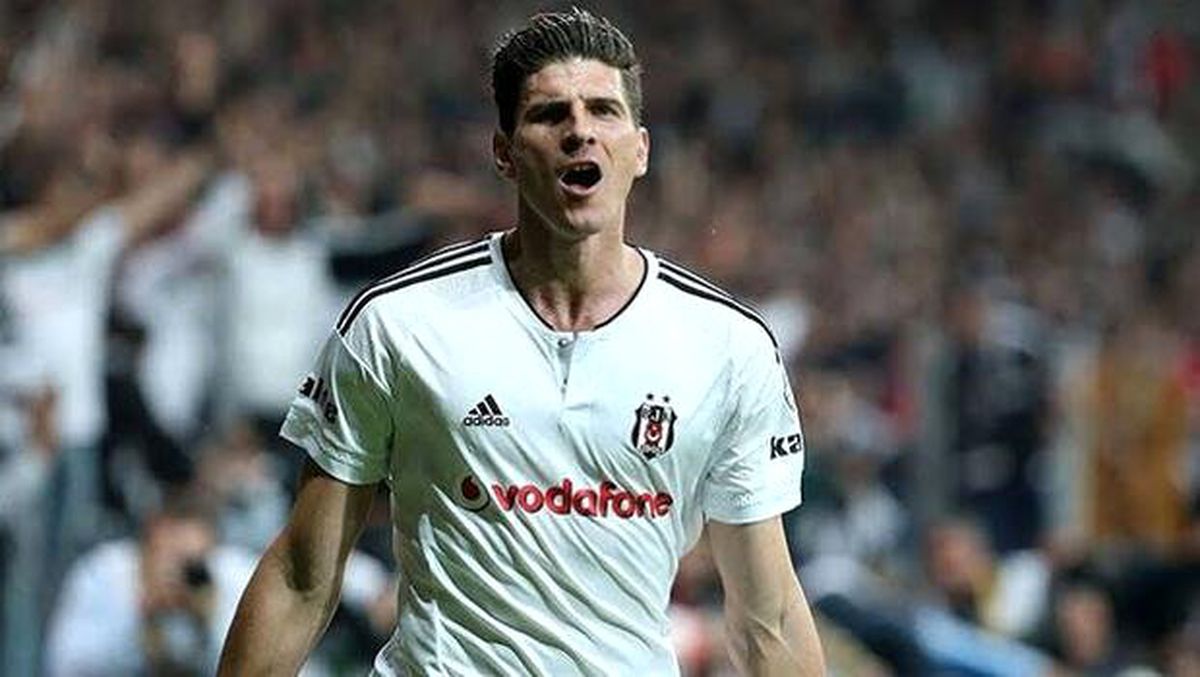 Beşiktaş\'a 4 teklif! Biri gelecek...