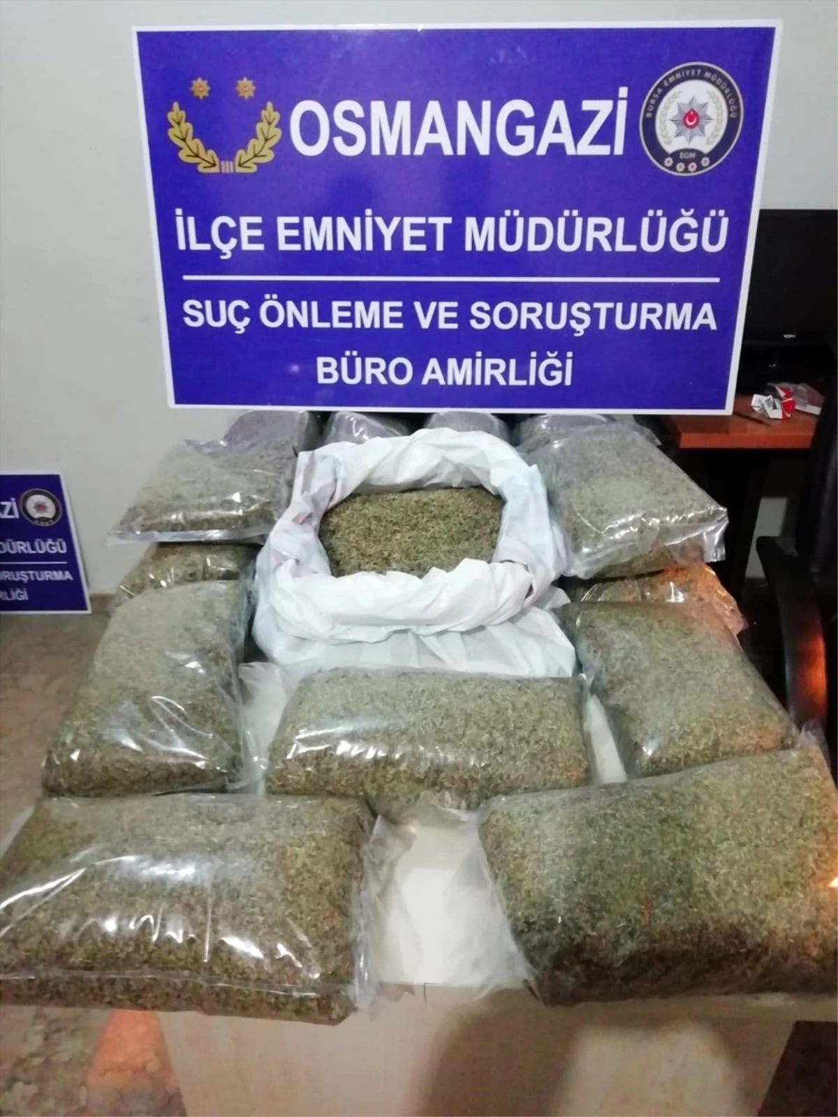 Bursa\'da durdurulan araçta 15 kilogram uyuşturucu ele geçirildi
