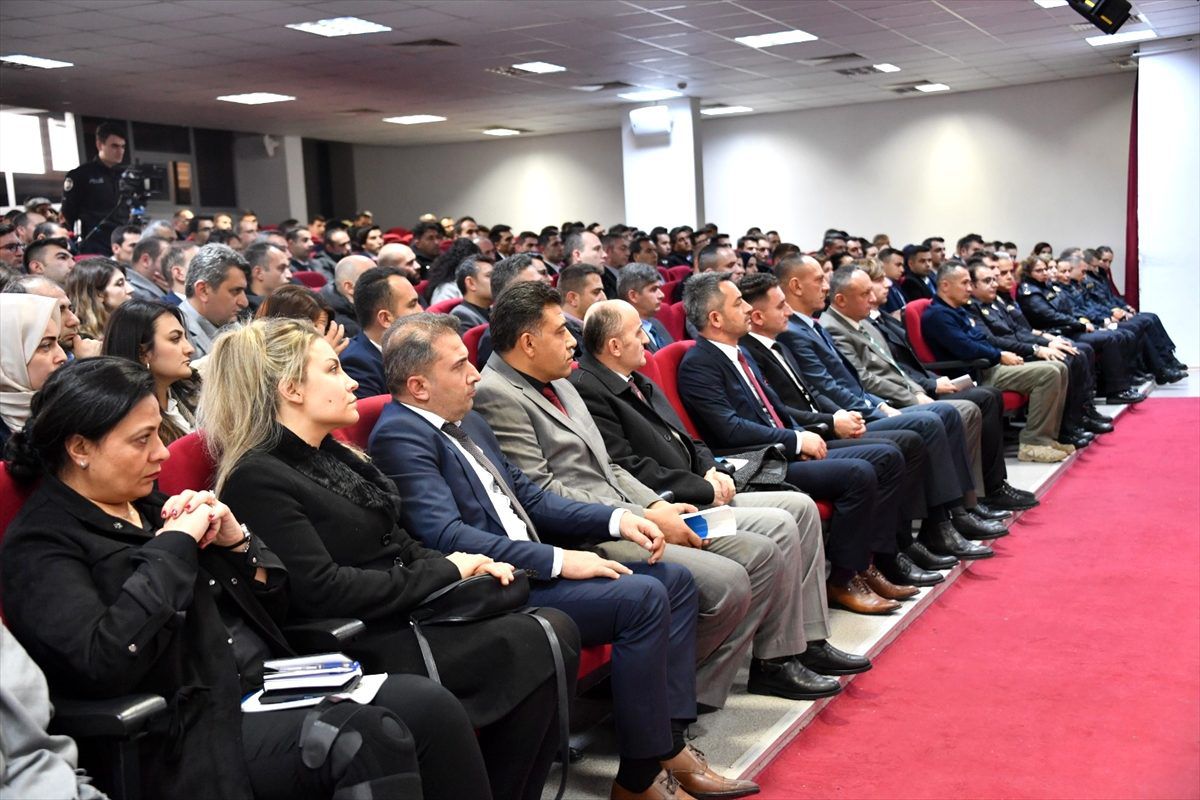 Emniyet personeline "nefret suçu" eğitimi