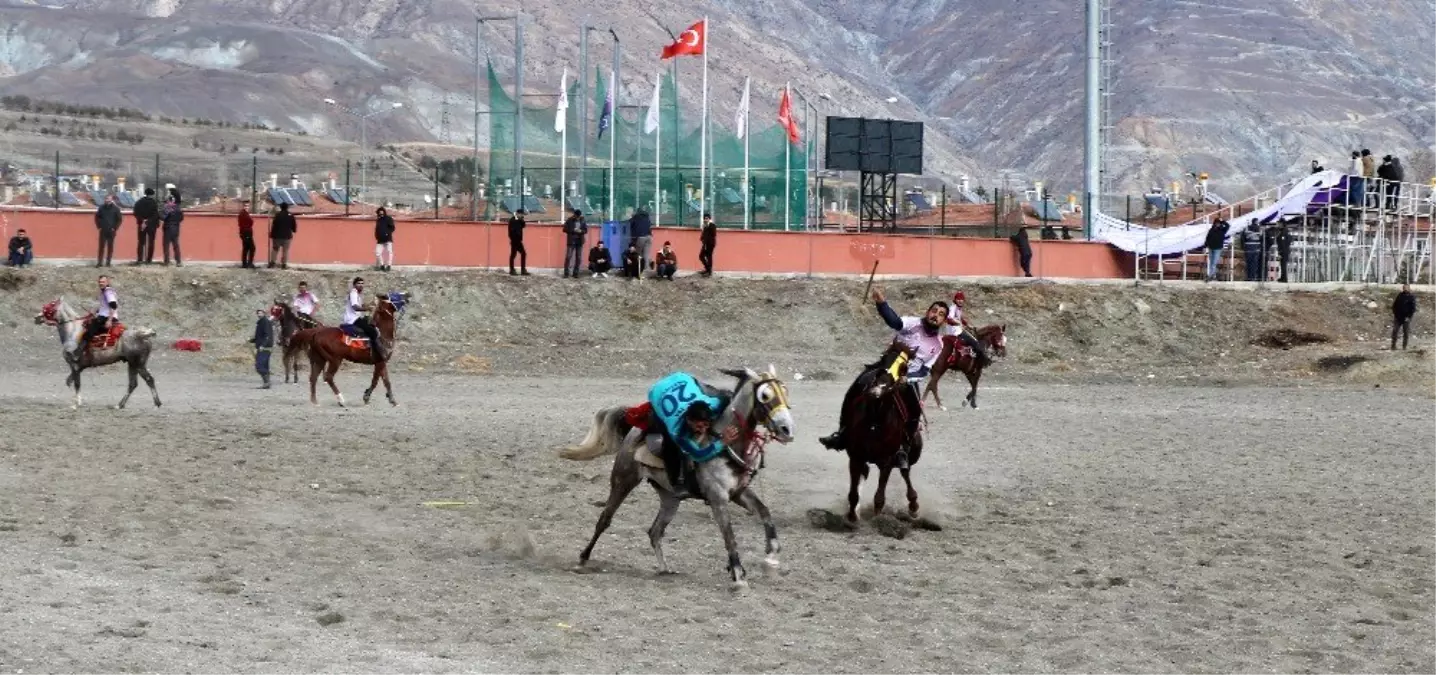 Erzincan\'da ata sporu cirit yaşatılıyor