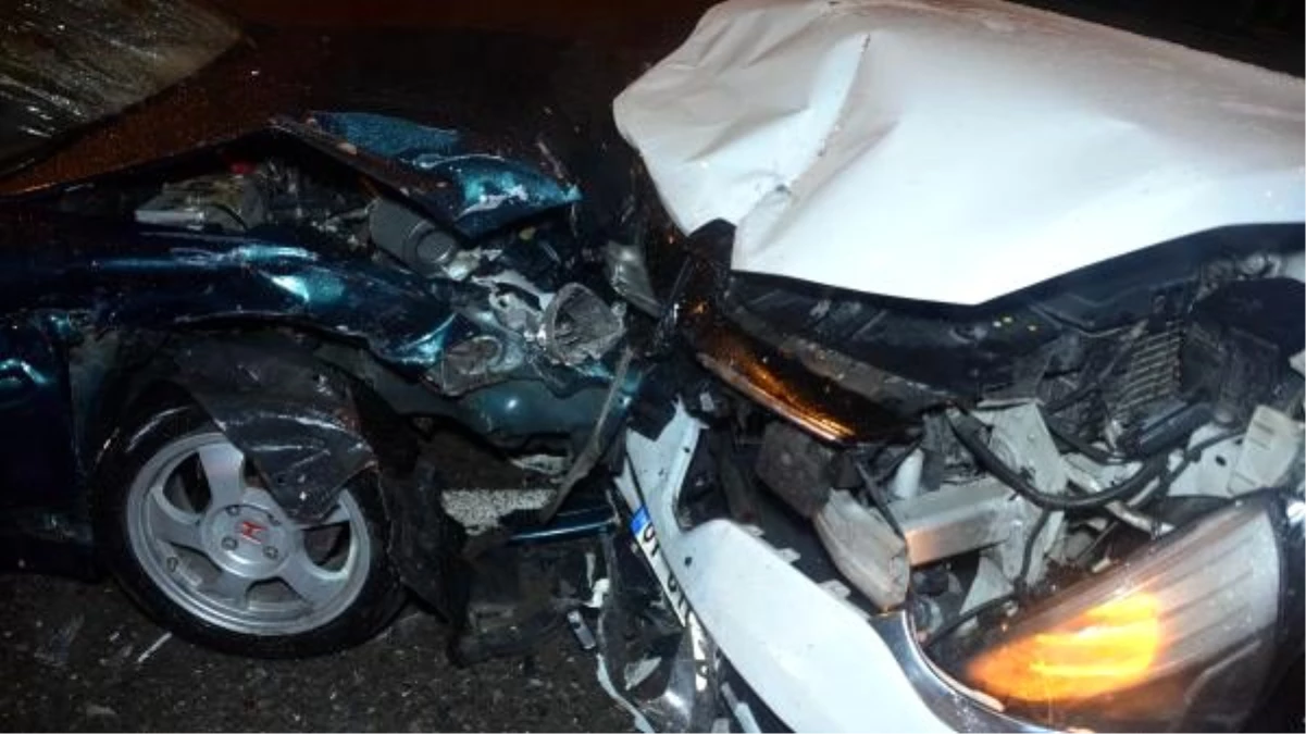 Hasarlı kaza tutanağı tutan sürücülere otomobil çarptı: 6 yaralı