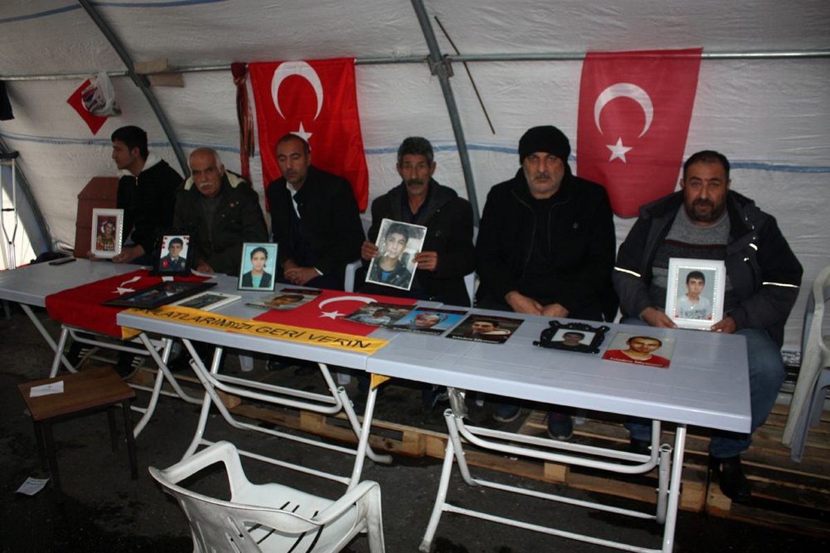 HDP önündeki ailelerin evlat nöbeti 104\'üncü gününde