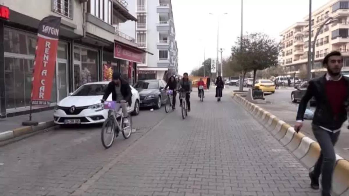 Iğdır\'da üniversite öğrencileri kadına şiddete karşı pedal çevirdi