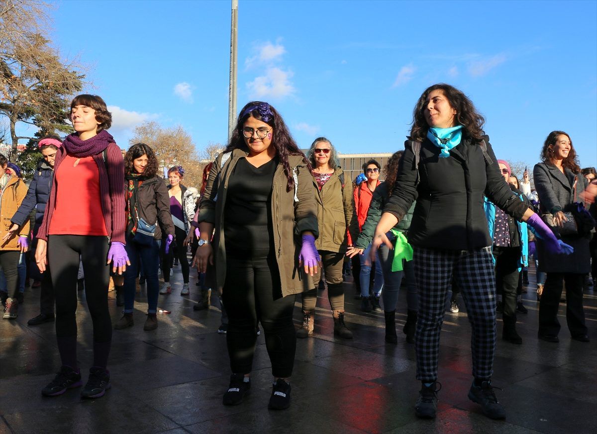 İstanbul\'da kadına şiddet, "Las Tesis" dansıyla protesto edildi