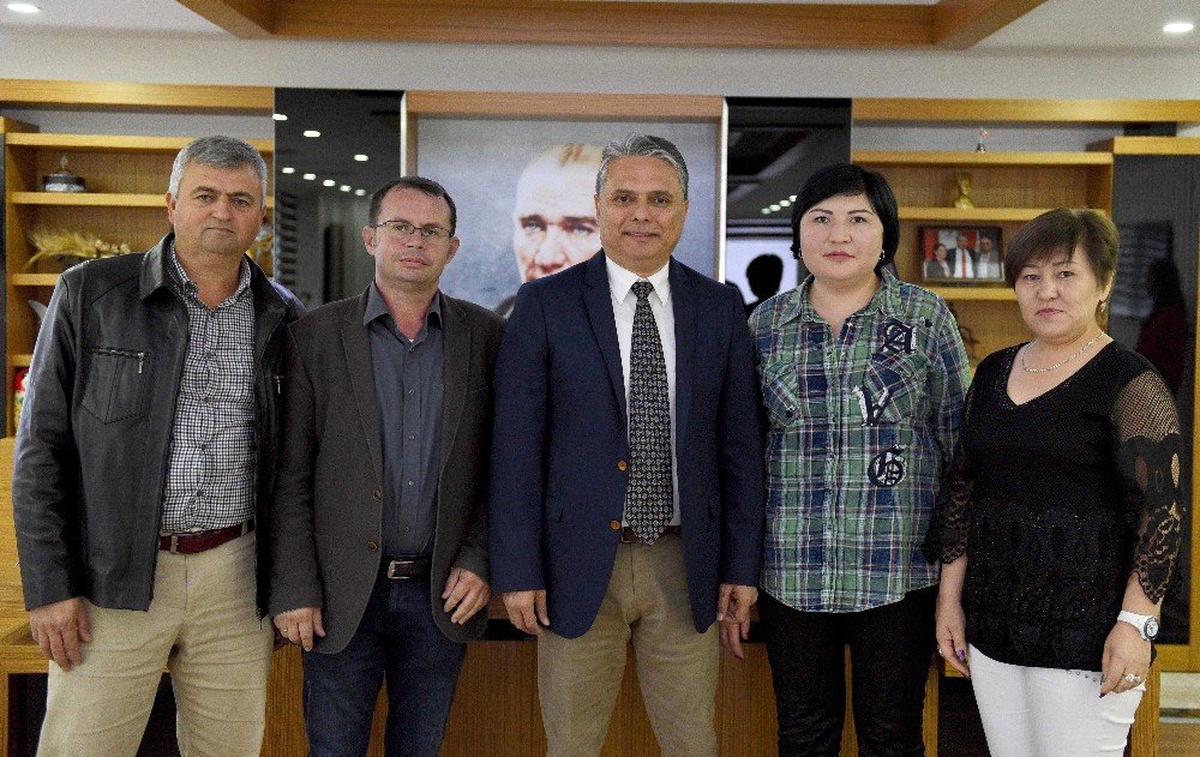 Kırgız Derneğinden Başkan Uysal\'a ziyaret