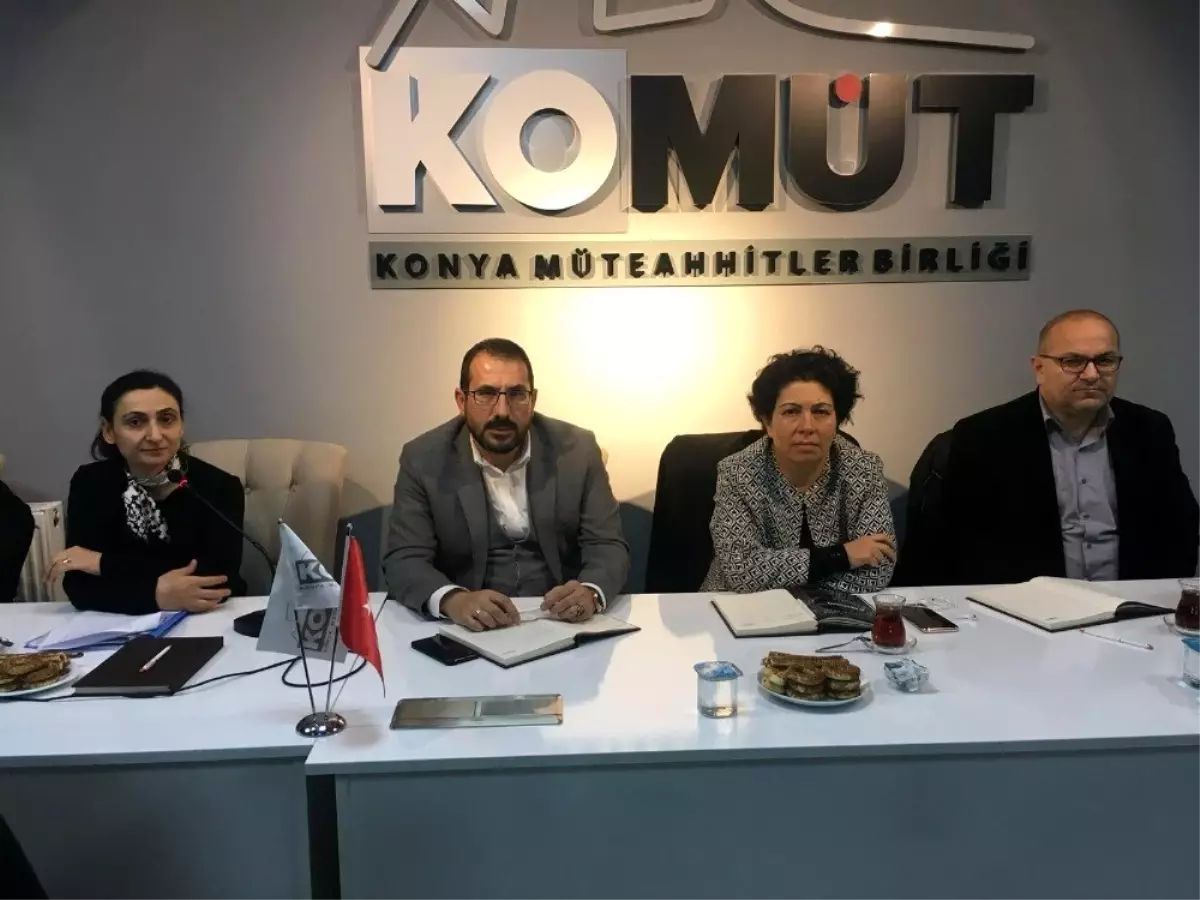 KOMÜT\'te yeni müteahhitlik yasası konuşuldu