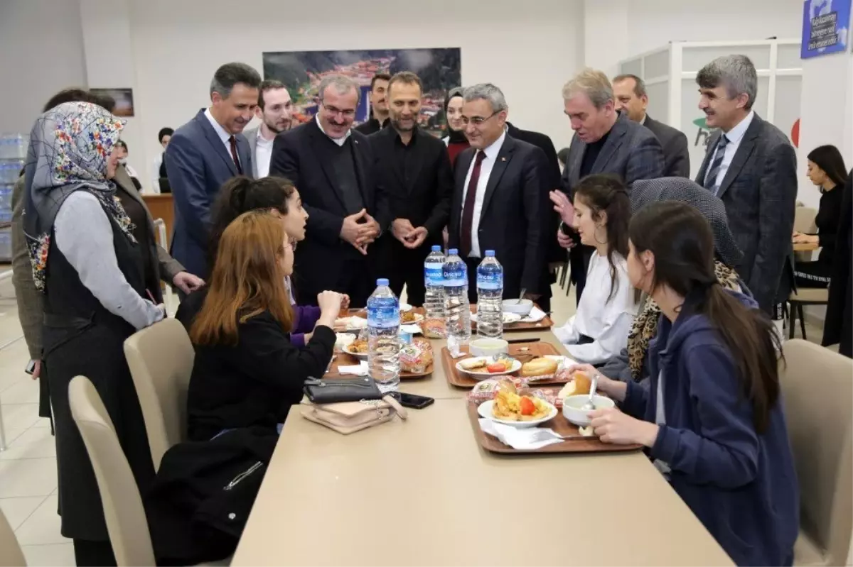 Protokolden Yesevi Kız Öğrenci Yurdu\'na ziyaret