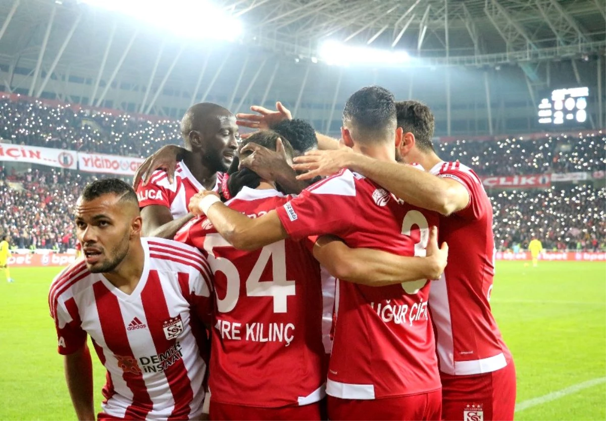 Süper Lig: D.G. Sivasspor: 3 - Fenerbahçe: 1 (Maç sonucu)