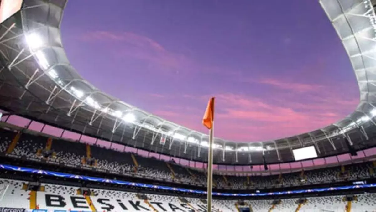 Vodafone Park\'ta çatı skandalı