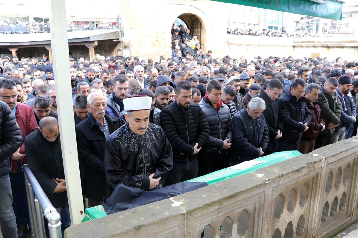 Yozgat\'ta camide bıçaklı saldırıya uğrayan kişi hastanede hayatını kaybetti