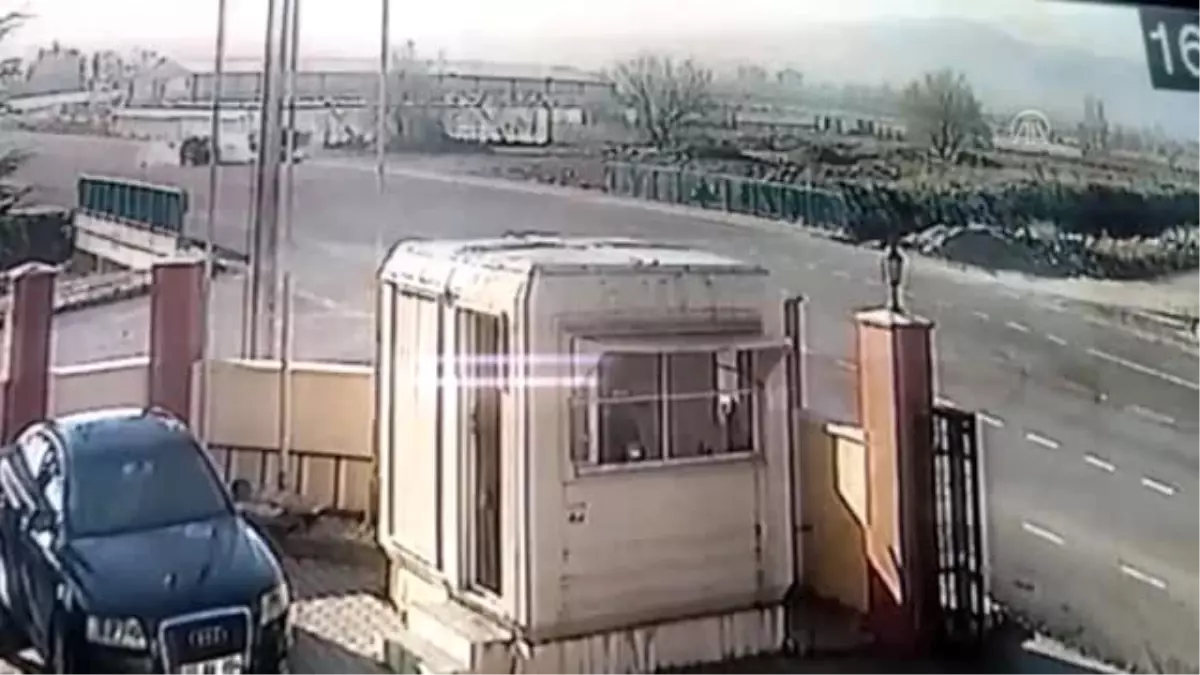 4 kişinin yaralandığı trafik kazası güvenlik kamerasına yansıdı