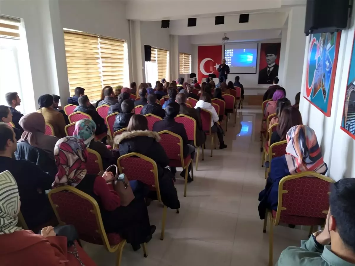 Ahlat\'ta aday öğretmenlere seminer verildi