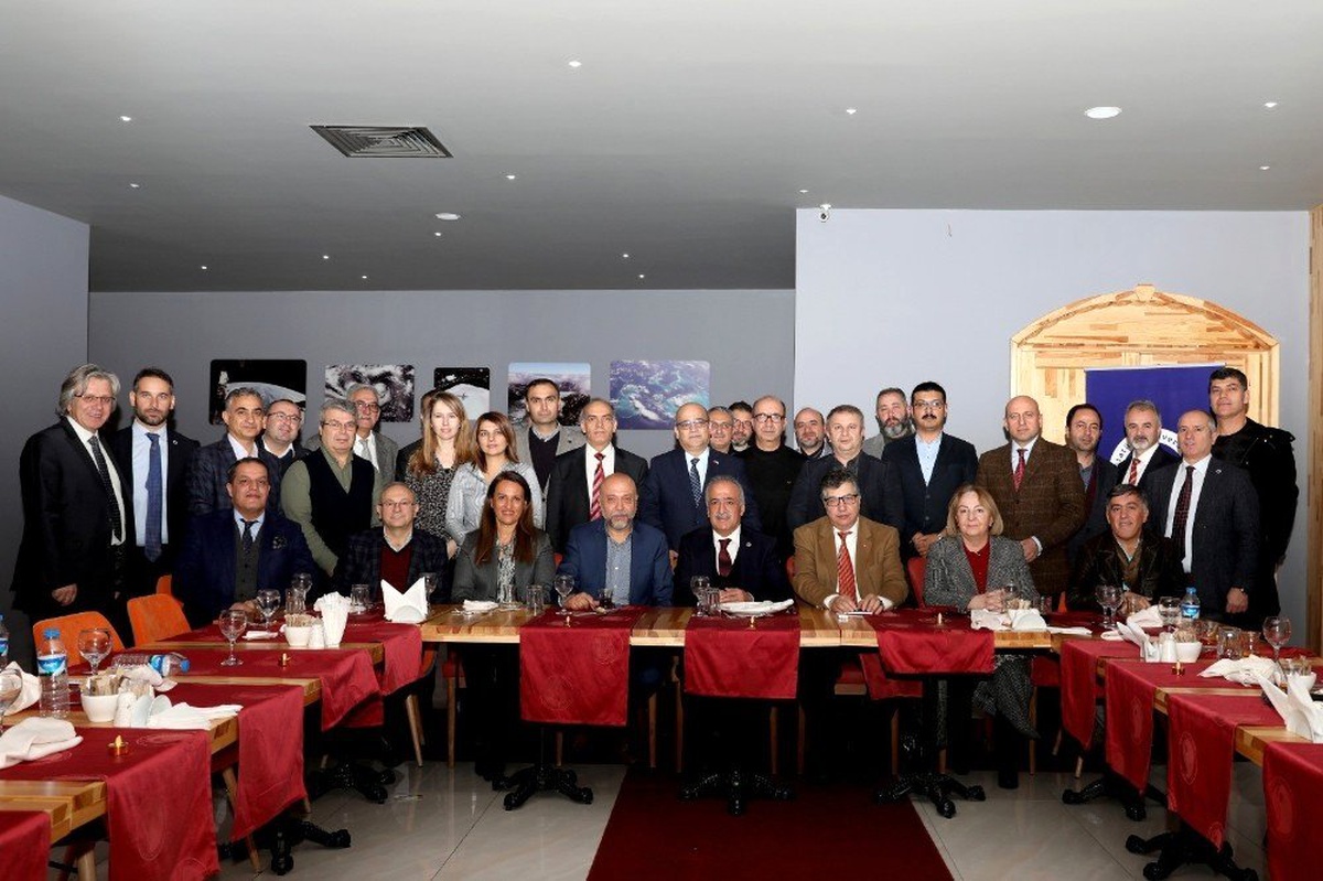 Atatürk Üniversitesi mezunlarıyla ilişkilerini güçlendiriyor