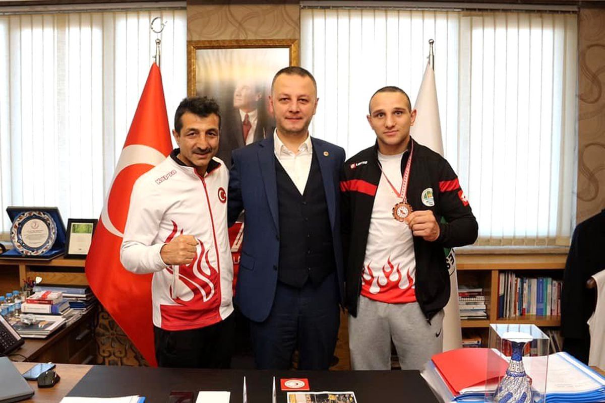 Balkan üçüncüsü; Belediye Başkanı Selim Alan\'ı ziyaret etti