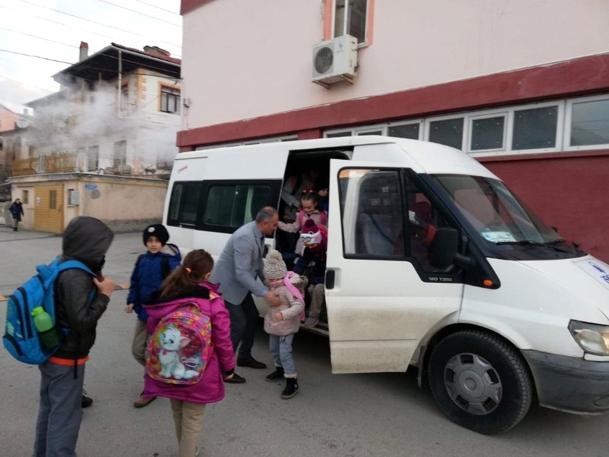 Başkan\'dan öğrencilere servis jesti