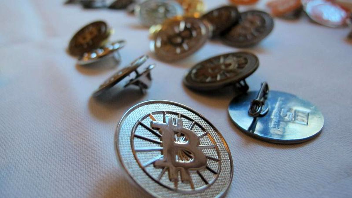 Bitcoin kullanıcıları kayıp 135 milyon doların peşinde: \'İş insanının mezarı otopsi için açılsın\'