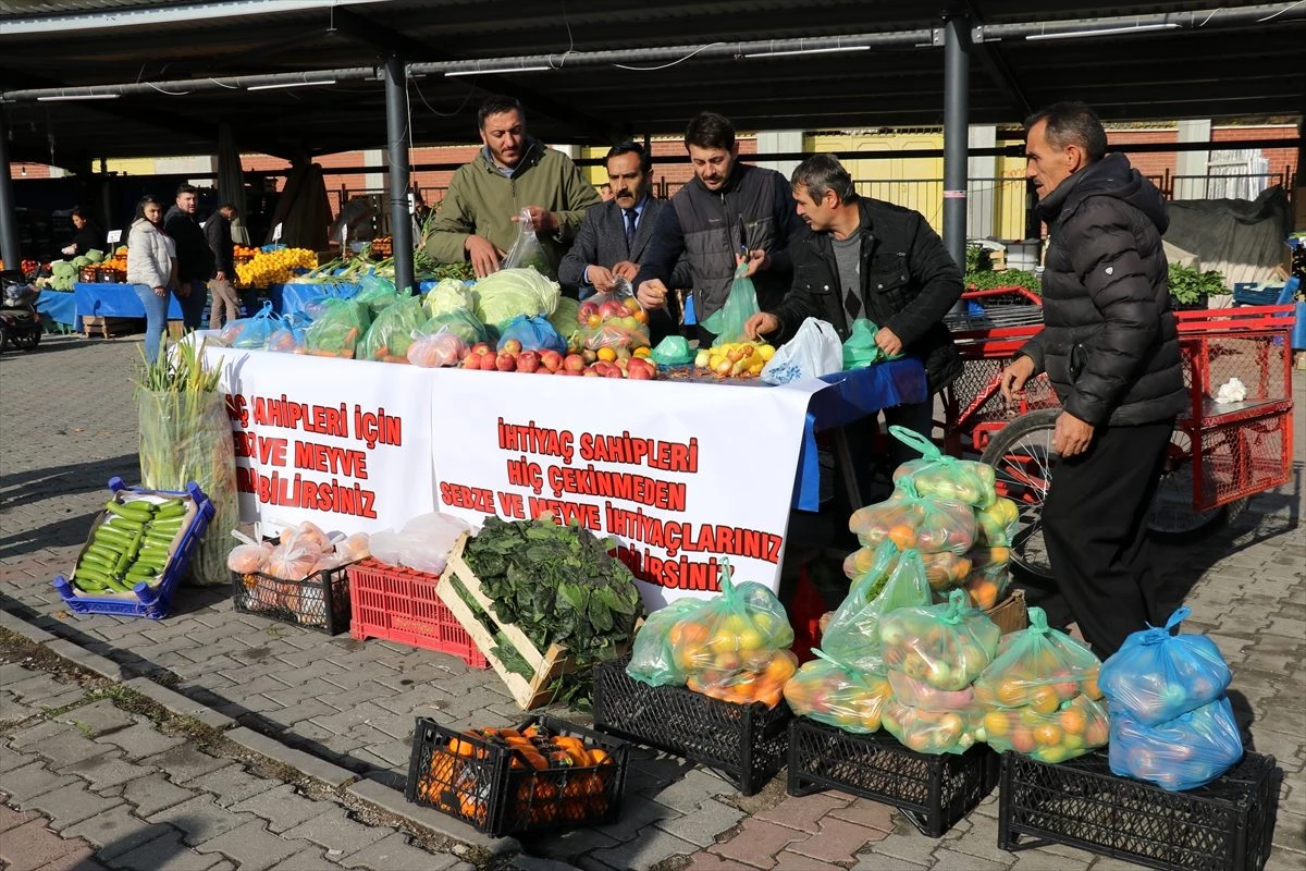 Bolu\'da ihtiyaç sahipleri için meyve ve sebze tezgahı kuruldu