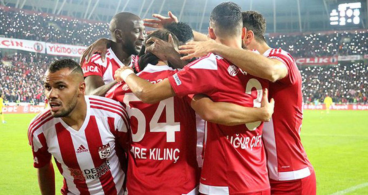 Canlı yayında açıkladı! G.Saray Süper Lig'in yıldızlarıyla anlaştı