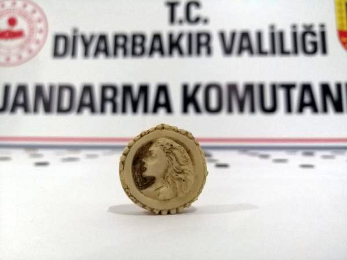 Diyarbakır\'da tarihi eserleri satmaya çalışan 5 şüpheli, suçüstü yakalandı