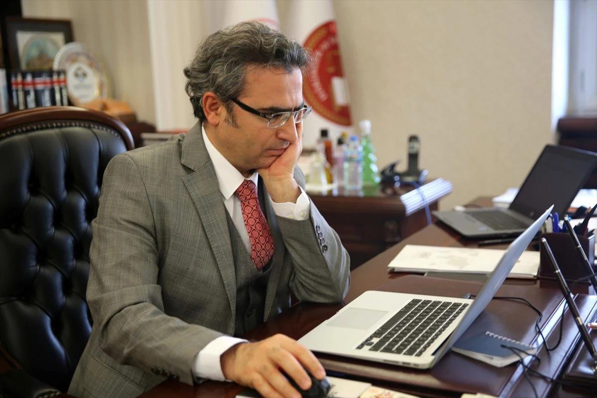 Edirne Cumhuriyet Başsavcısı Karabacak, AA\'nın "Yılın Fotoğrafları" oylamasına katıldı