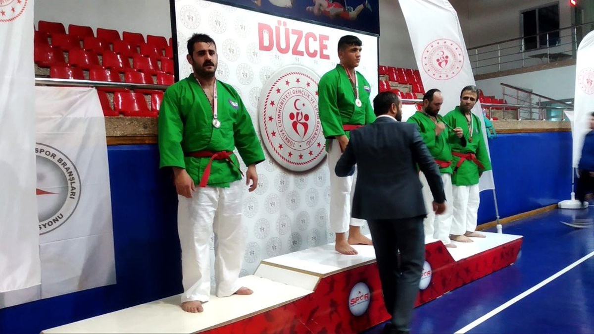 Eyyübiyeli sporcular şampiyonaya damga vurdu