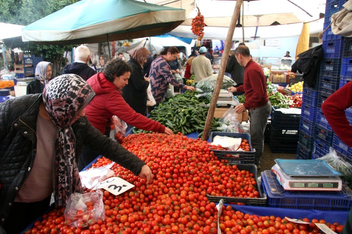 Havaların soğuması ile sebze ve meyvede fiyat artışı yaşanmaya başladı