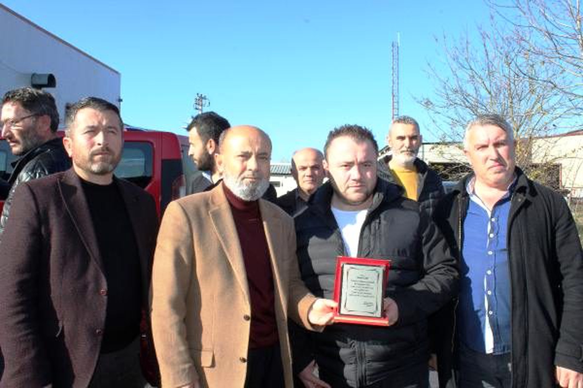 Havale geçiren çocuğu hastaneye yetiştiren dolmuş sürücüsüne ödül