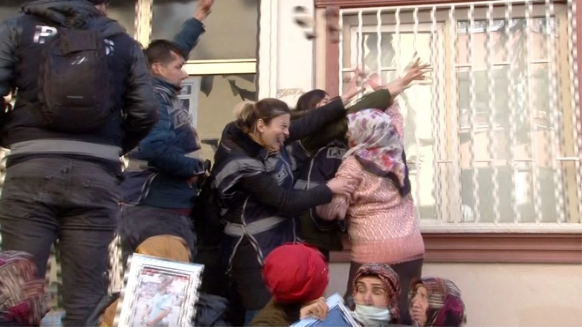 HDP\'li vekillerin binaya geldiğini gören acılı anneler, sinir krizi geçirdi