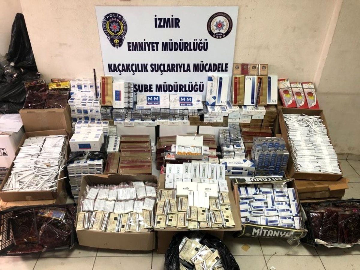 İzmir\'de 7 bin 200 paket kaçak sigara ve 185 şişe sahte içki ele geçirildi