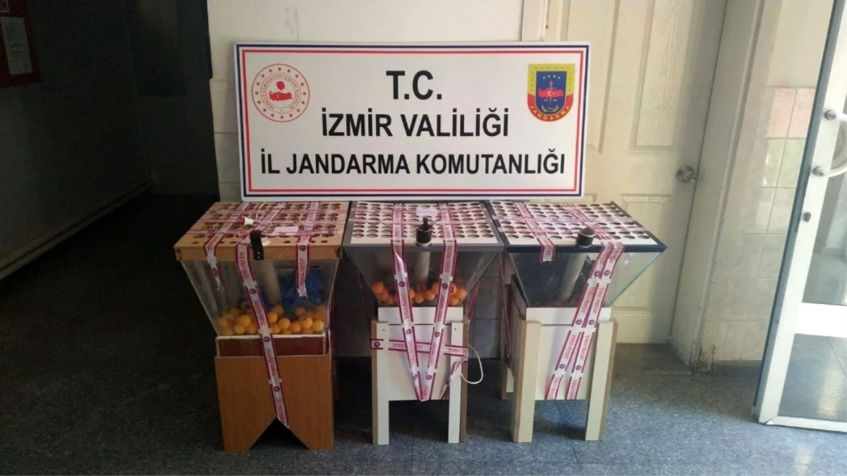 İzmir\'de çay ocaklarına kumar baskını: 52 kişi yakalandı