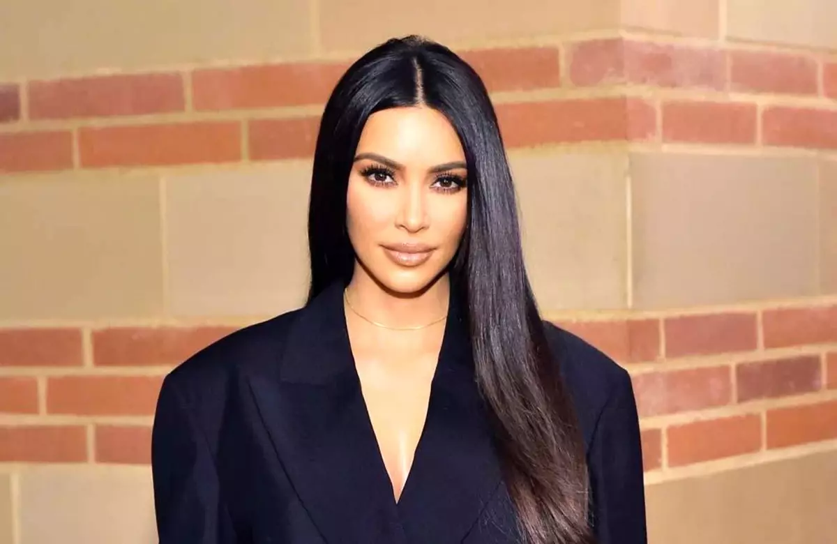 Kim Kardashian bir yılda beş ameliyat oldu!